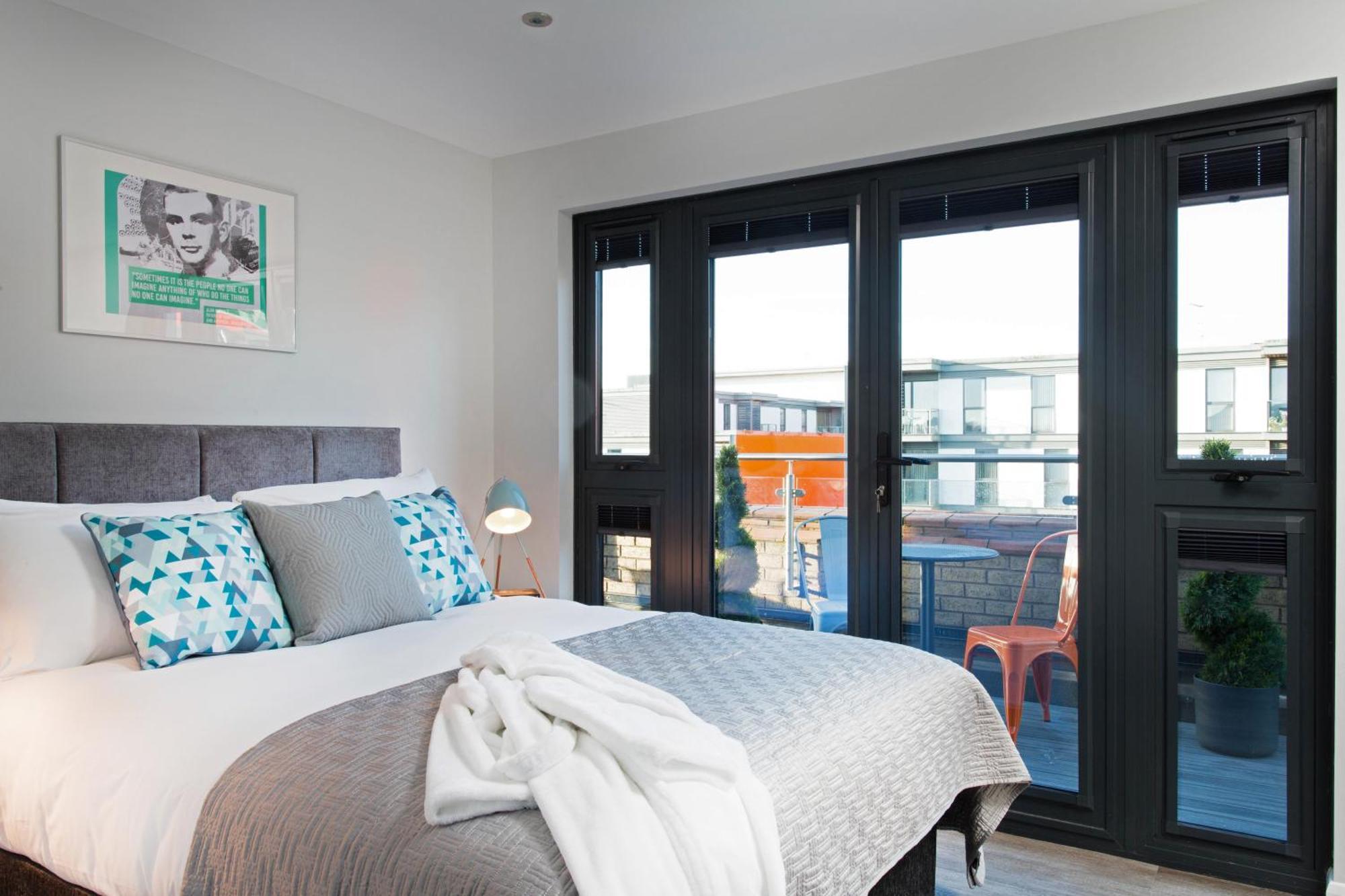 Cotels At 7Zero1: Modern Central Apartments with Broadband & Parking Milton Keynes Exterior photo